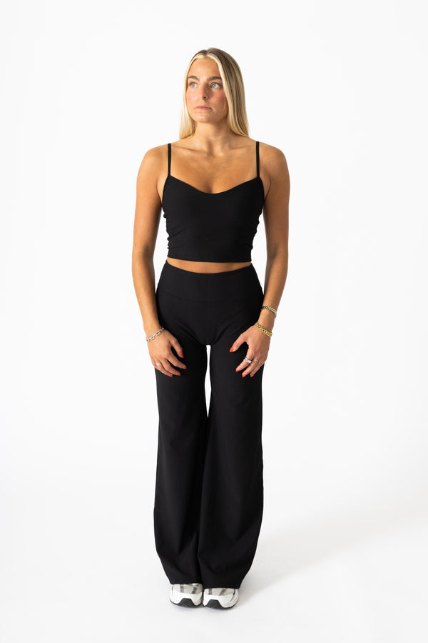 Aura Chic Flair Open-back Crop Top Black